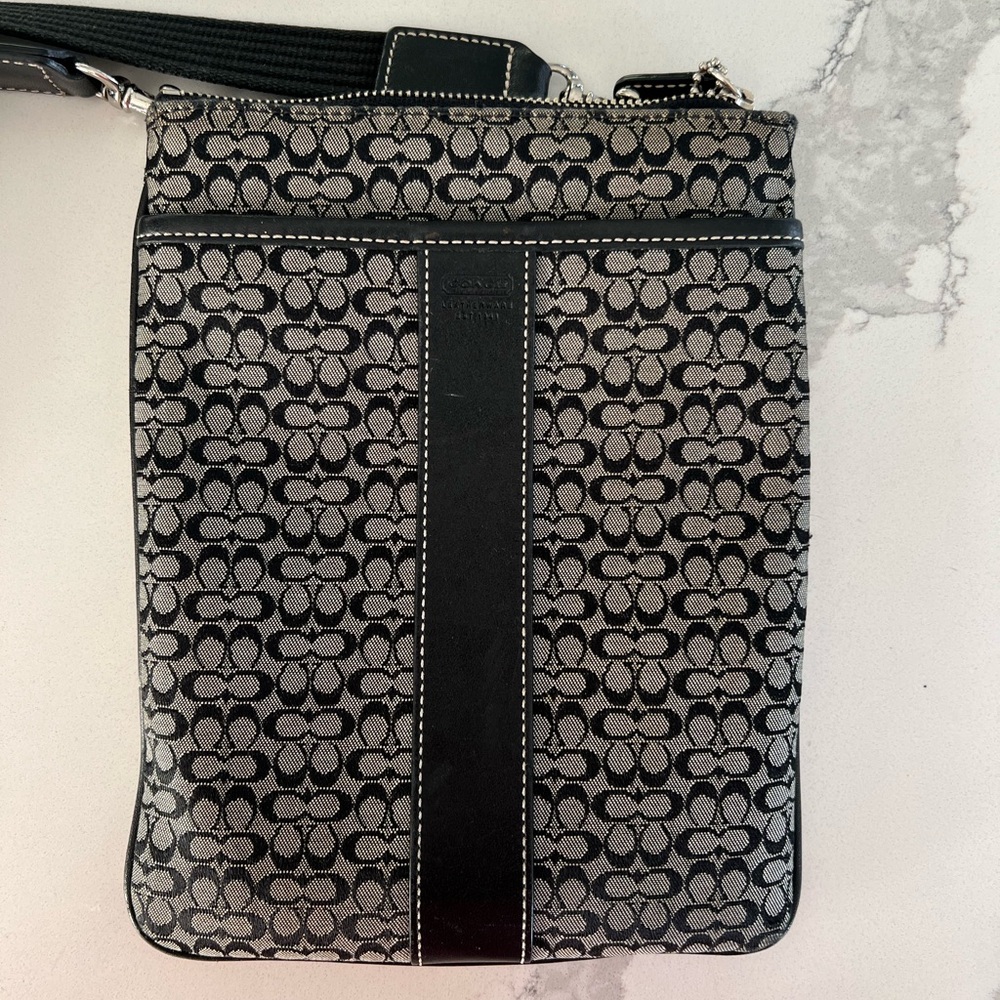 Coach signature crossbody black/gray